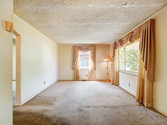 5th image of 8100 Hollybrook Ct