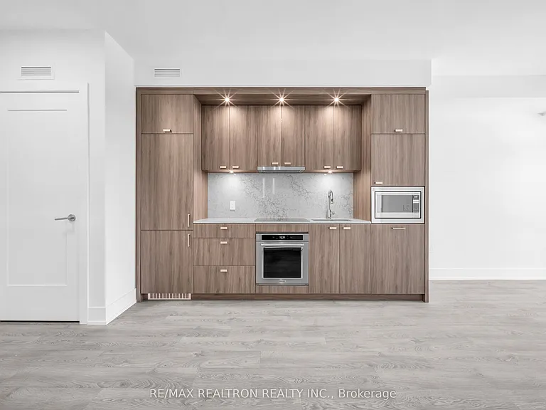 858 Dupont St #409 — Photo 9