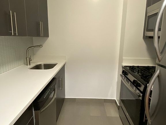 4th image of 299 Pearl St #625
