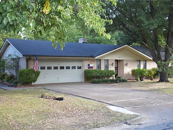 3rd image of 403 Hutson Dr