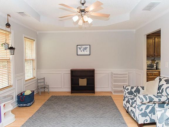 2nd image of 140 Oak View Drive