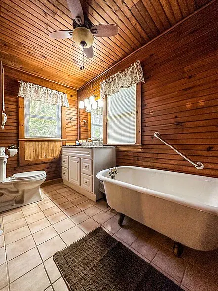 6 bed, 3500 sqft, $4,500 — Photo 2