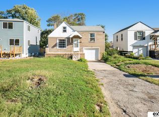 2520 Sharon Dr, Omaha, NE 68112