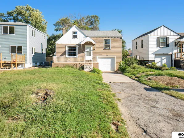 2520 Sharon Dr, Omaha, NE 68112
