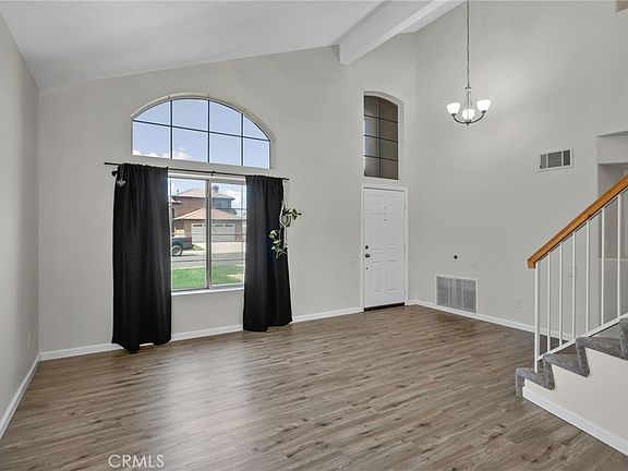 4th image of 972 Creston Way
