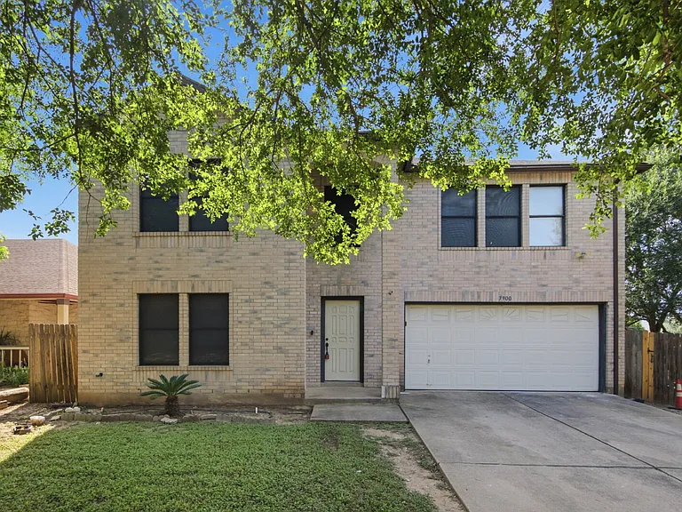 7900 Rosenberry Dr — Photo 2