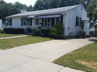 70 Grant Ave, Cranston, RI 02920