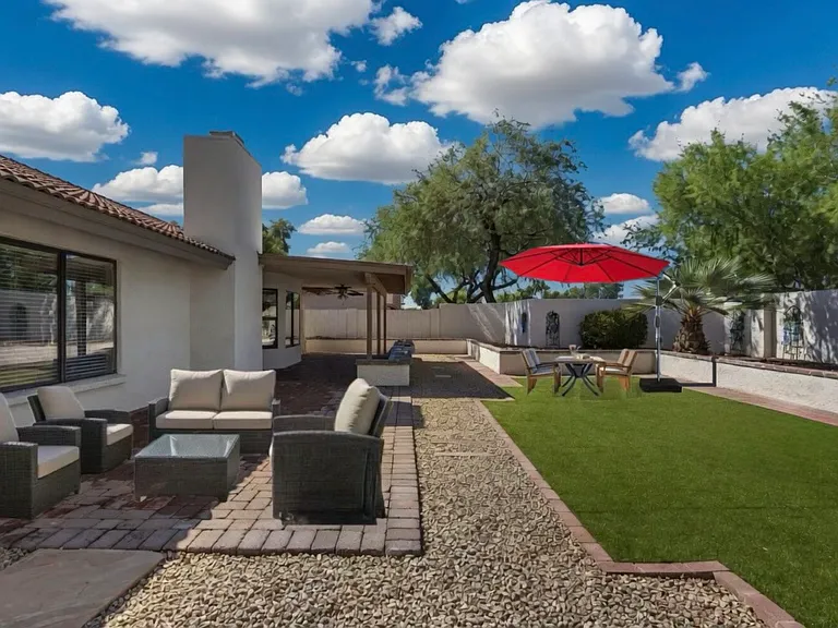 9104 E Sharon Dr — Photo 32