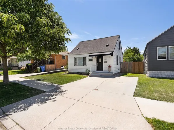 1071 Fairview Blvd, Windsor, ON N8S 3E6