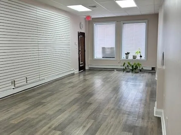 1009 Broadway image 2 of 6