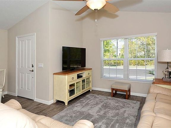 4th image of 12686 Shimmering Oak Cir