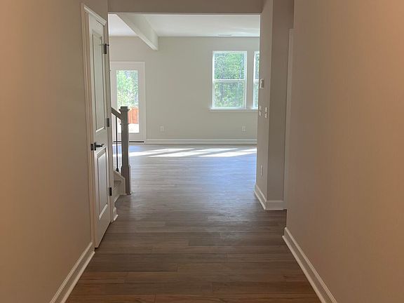 4th image of 424 Golden Dragonfly St