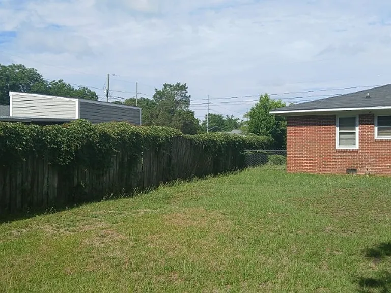1115 Poplar Dr — Photo 5