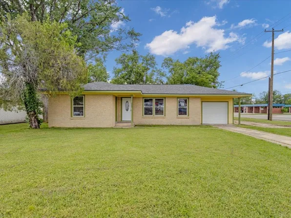 200 Victory St, Bonham, TX 75418