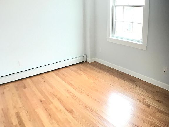 4th image of 2318 32nd St #2