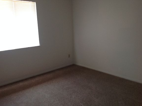 5th image of 1108 Southampton Dr APT B