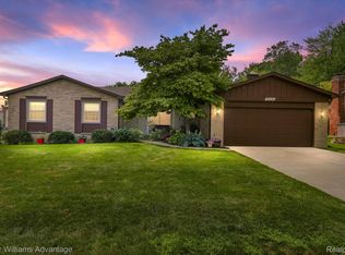 33641 Curtis Rd, Livonia, MI 48152