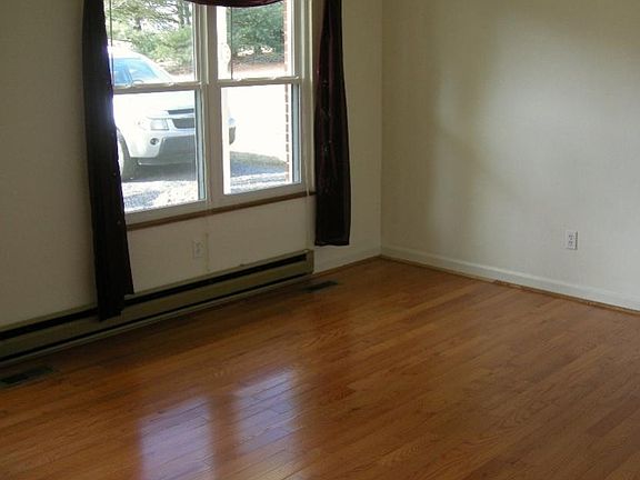 4th image of 118 Hemlock Ln