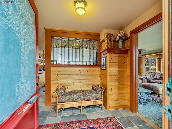 5th image of 139 W Surfcrest Ave