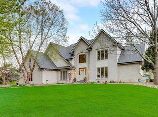 W299N1871 Wind Ridge Ct, Pewaukee, WI 53072