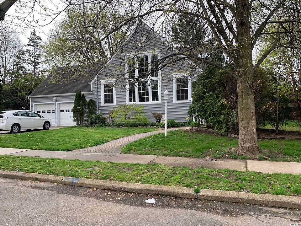 1st image of 592 Oxford St