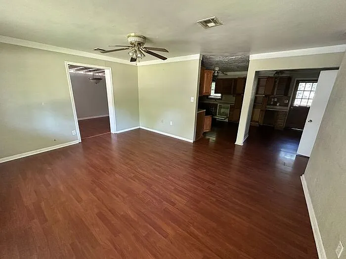 3 bed, 1.5 bath, 1400 sqft, $1,350 — Photo 2