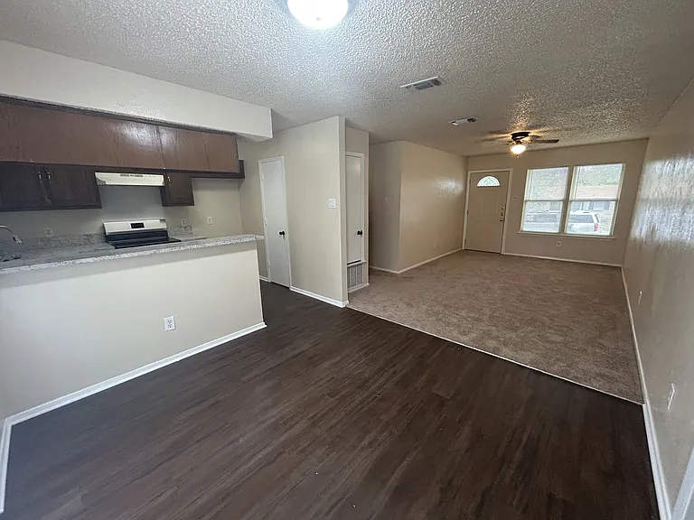 1105 Saturn Dr — Photo 5