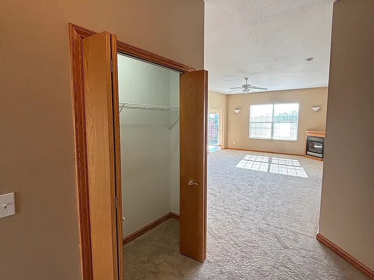 E Greenwood Dr — Photo 30