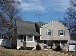 31 Phillips Rd, Edison, NJ 08817