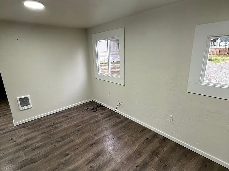 922 196th St E — Photo 3