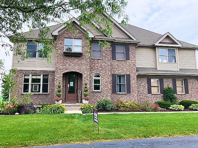 1st image of 332 Castle Wynd Dr