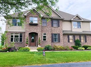 332 Castle Wynd Dr, Loves Park, IL 61111