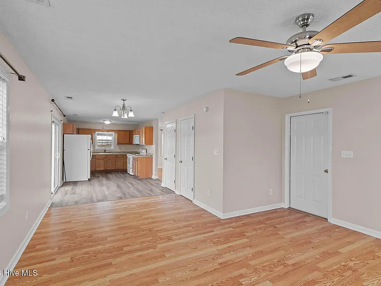 303 Mann St — Photo 18