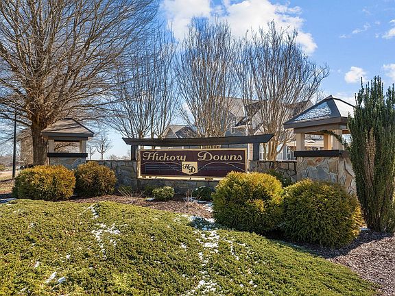 3rd image of 286 Hunter Glen Ln #27