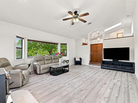 4th image of 5950 Mountain View Dr