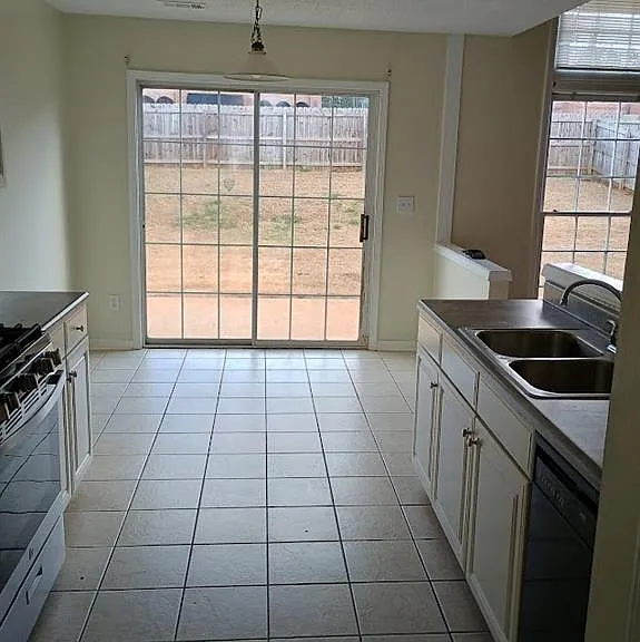 3210 Binghampton Ln — Photo 5