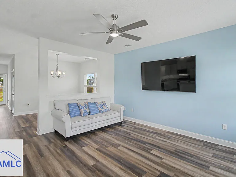 16 Crawford Ct — Photo 2