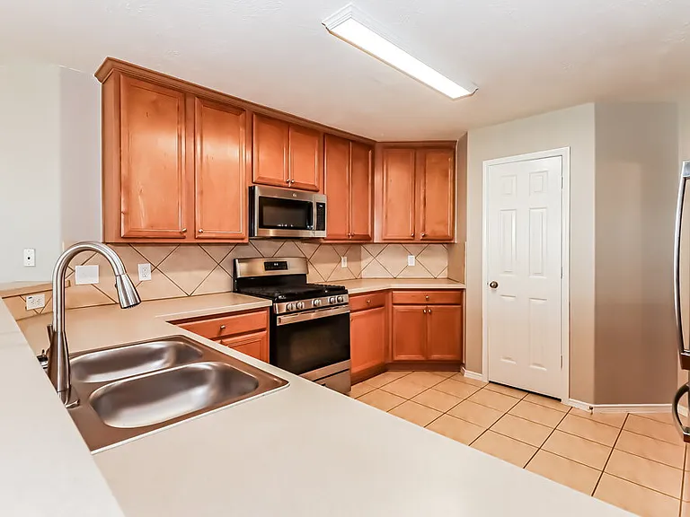 7510 Braeberry Ct — Photo 6