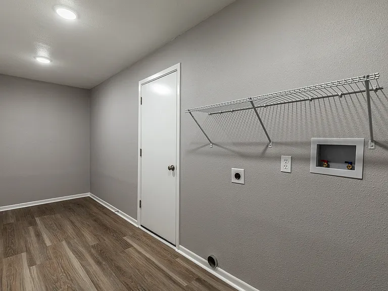 2724 Denise Dr — Photo 6
