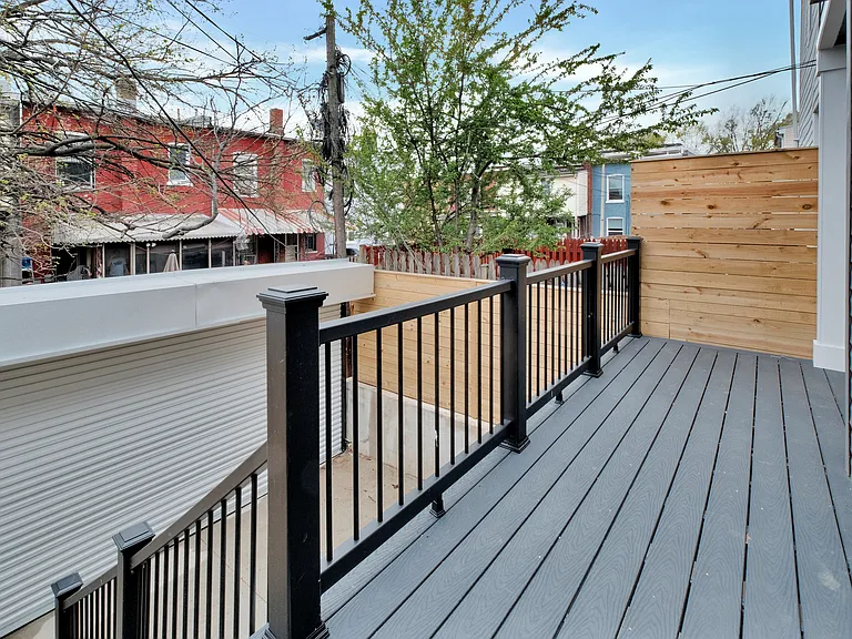 913 L St NE — Photo 18