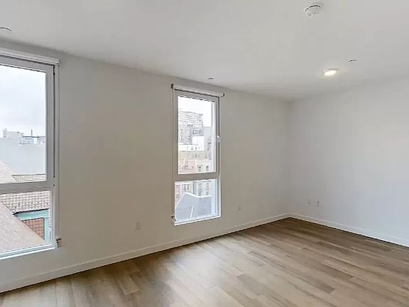 2nd image of 814 Amsterdam Ave APT 6L