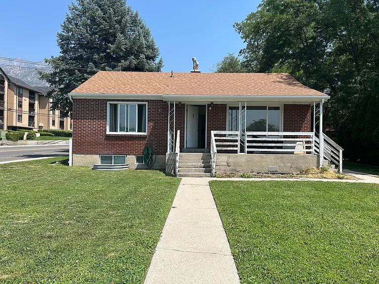 180 E 2230 N #6 — Photo 1