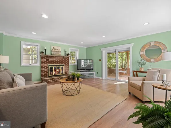 77 Forest Rd, Springfield, PA 19064
