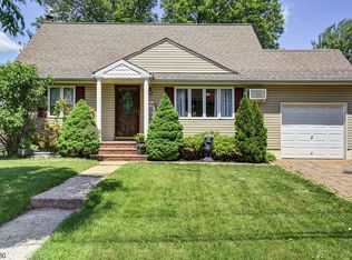 366 Amherst Rd, Linden, NJ 07036