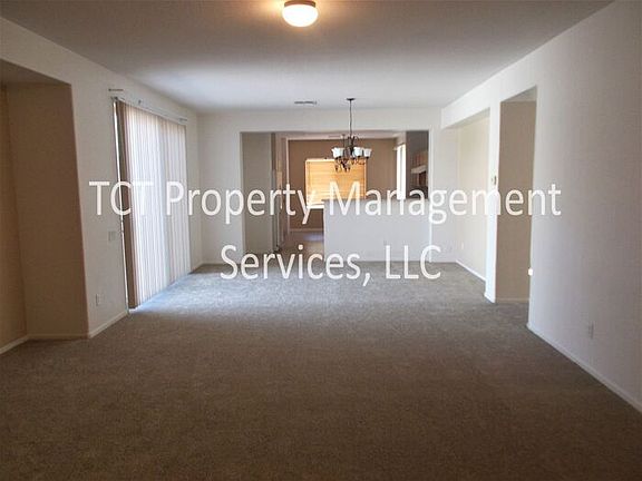 2nd image of 980 E Bellerive Pl