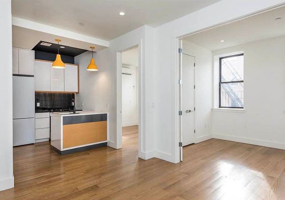 1st image of 140 Manhattan Ave APT 2B