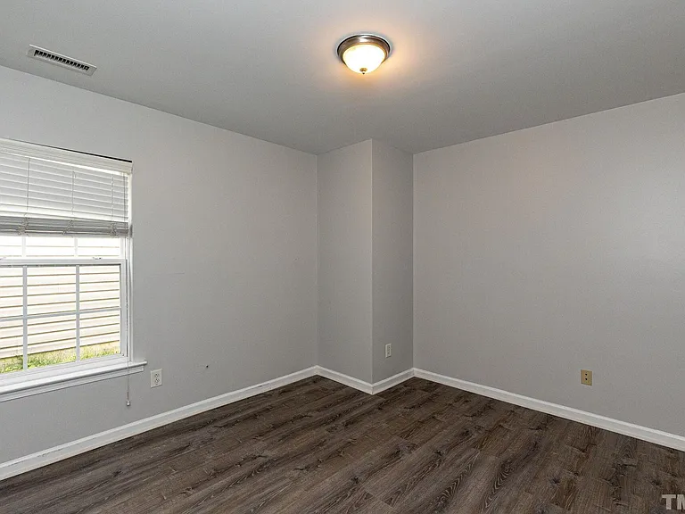 201 Northlands Dr — Photo 16