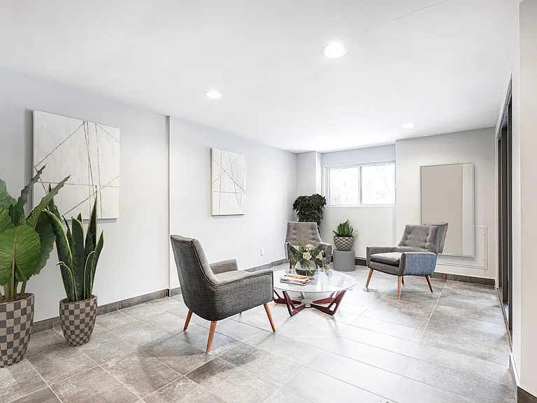 565 Talbot St — Photo 8