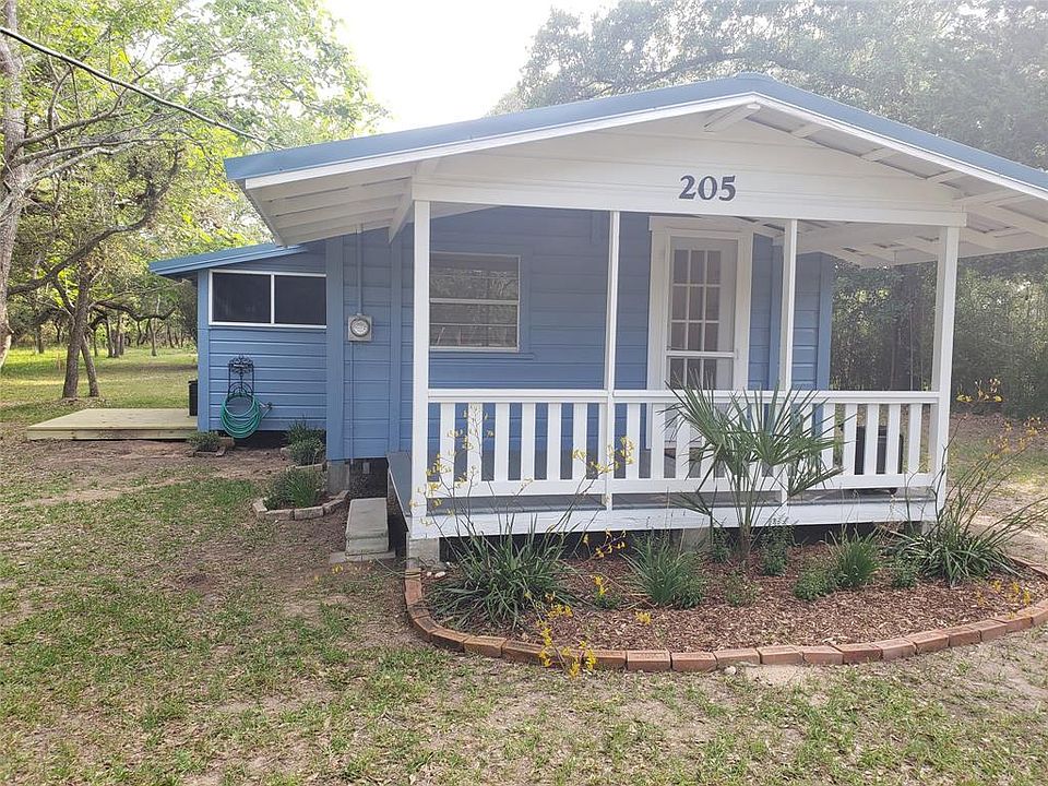 1st image of 205 Hickory Dr