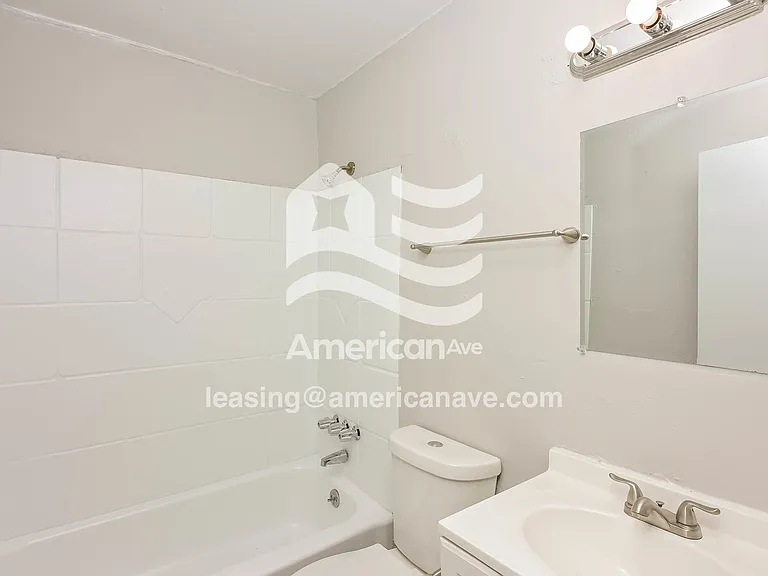 1464460_009_main_bathroom_9.jpg